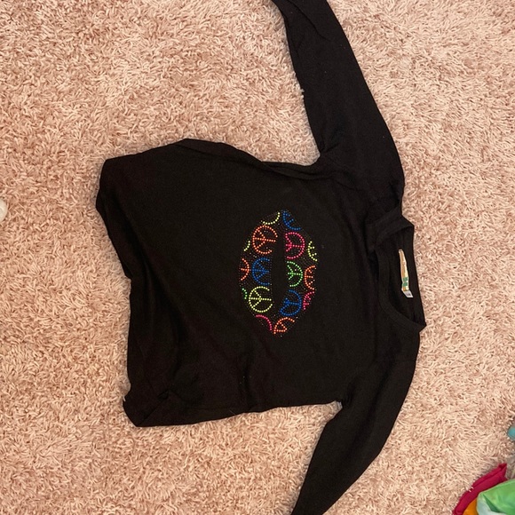 Black with design longs sleeve shirt - Picture 1 of 3